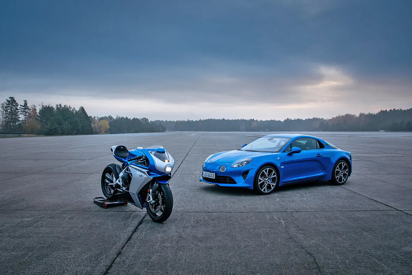 Supercarros e motos exclusivas